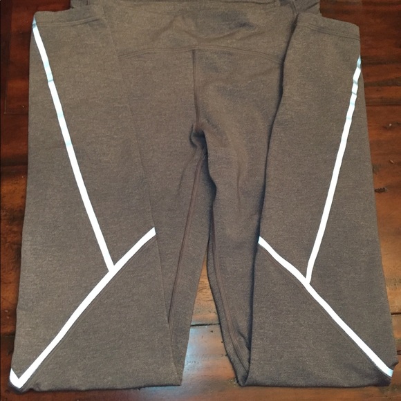 ivivva gray leggings with reflectors - Picture 4 of 4